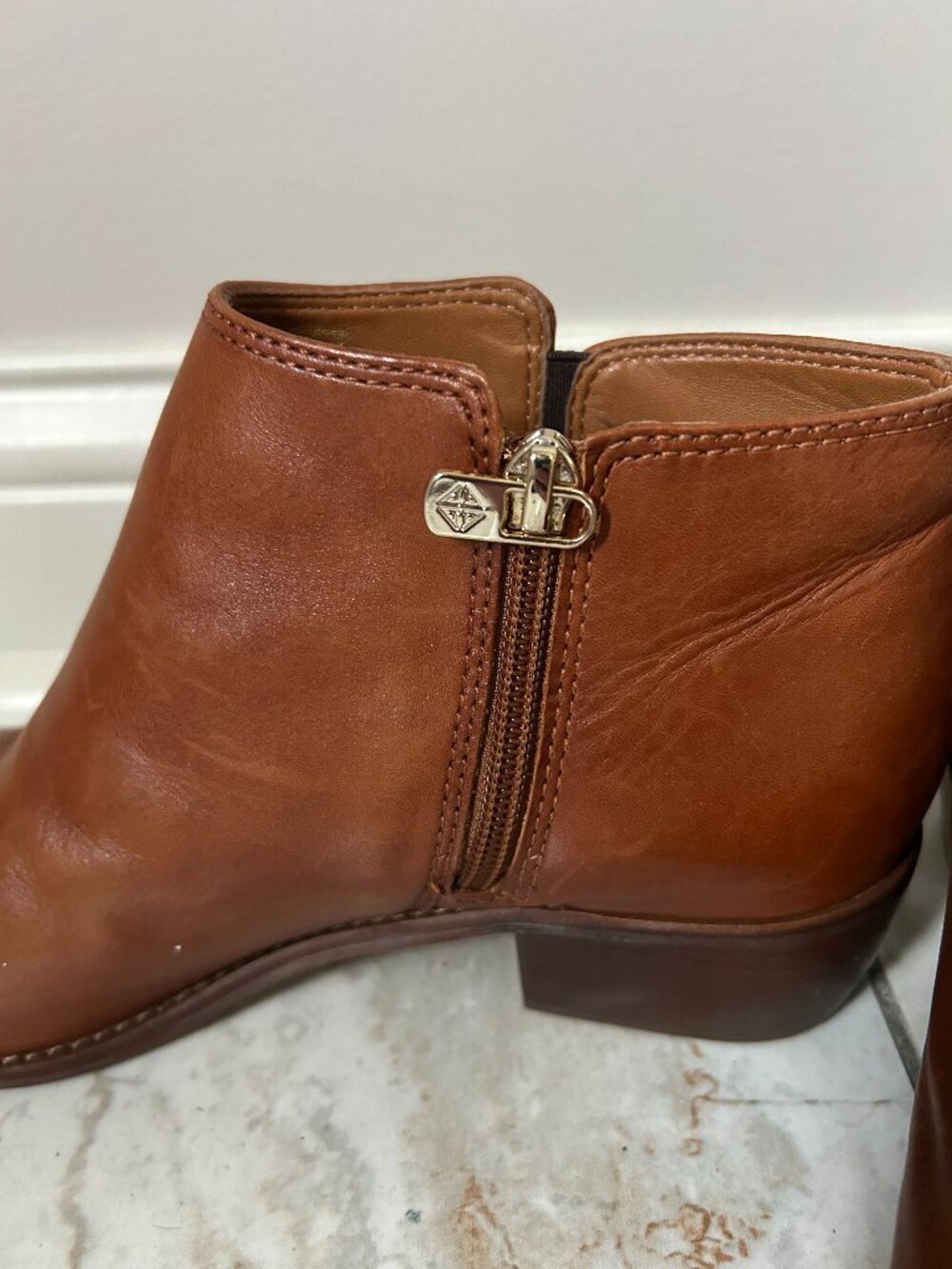 Antonio Melani Womens 9M Brown Leather Ankle Boots Side Zip Booties Cognac - Picture 3 of 10
